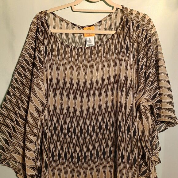 ruby rd. Black & Beige Geometric Print Blouse – Flowy Batwing Sleeve Top - Picture 2 of 4